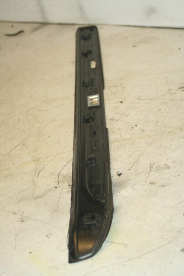 (95) 2010 BMW 1 SERIES E82. LOWER SILL COVER TRIM BMW KICK TRIM - Image 3