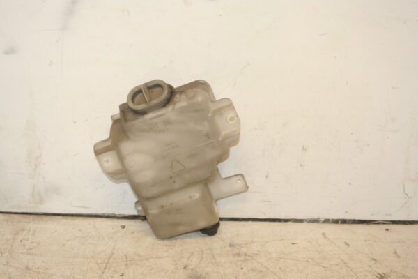 1994 MITSUBISHI PAJERO SHOGUN. SCREEN WASH WASHER BOTTLE TANK - Image 3