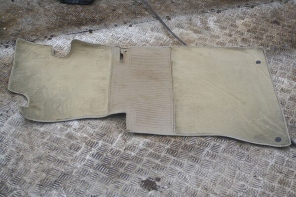 1989 MERCEDES 300E W124. FLOOR MAT PASSENGER