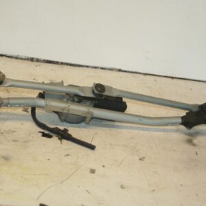 (95) 2010 BMW 1 SERIES E82. WIPER MOTOR AND LINKAGE