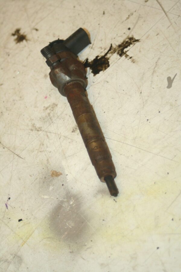 (95) 2010 BMW 1 SERIES E82. FUEL INJECTOR DIESEL N47D20