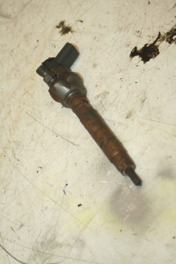 (95) 2010 BMW 1 SERIES E82. FUEL INJECTOR DIESEL N47D20