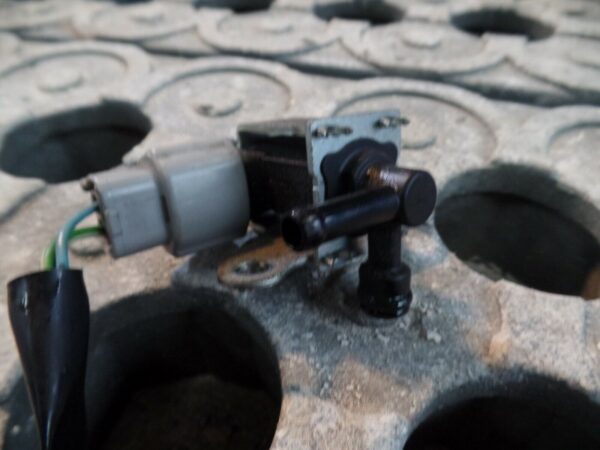 MK2 Nissan Note 2015 1.2 Petrol - Engine Solenoid - Image 2