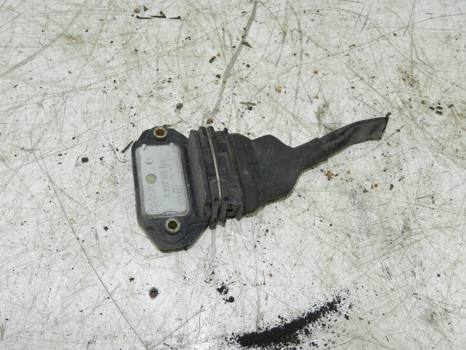 1990 VOLVO 700 740. 0227100124 IGNITION MODULE