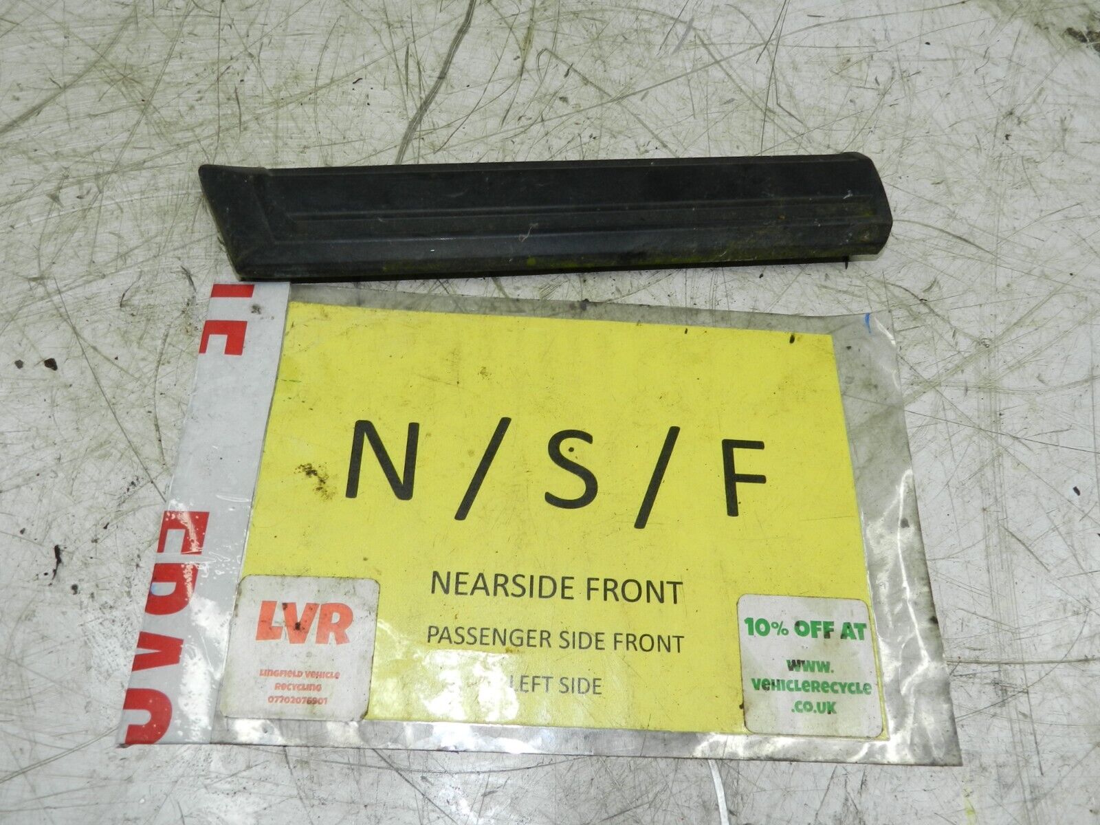 1990 VOLVO 700 740. PASSENGER SIDE WING TRIM
