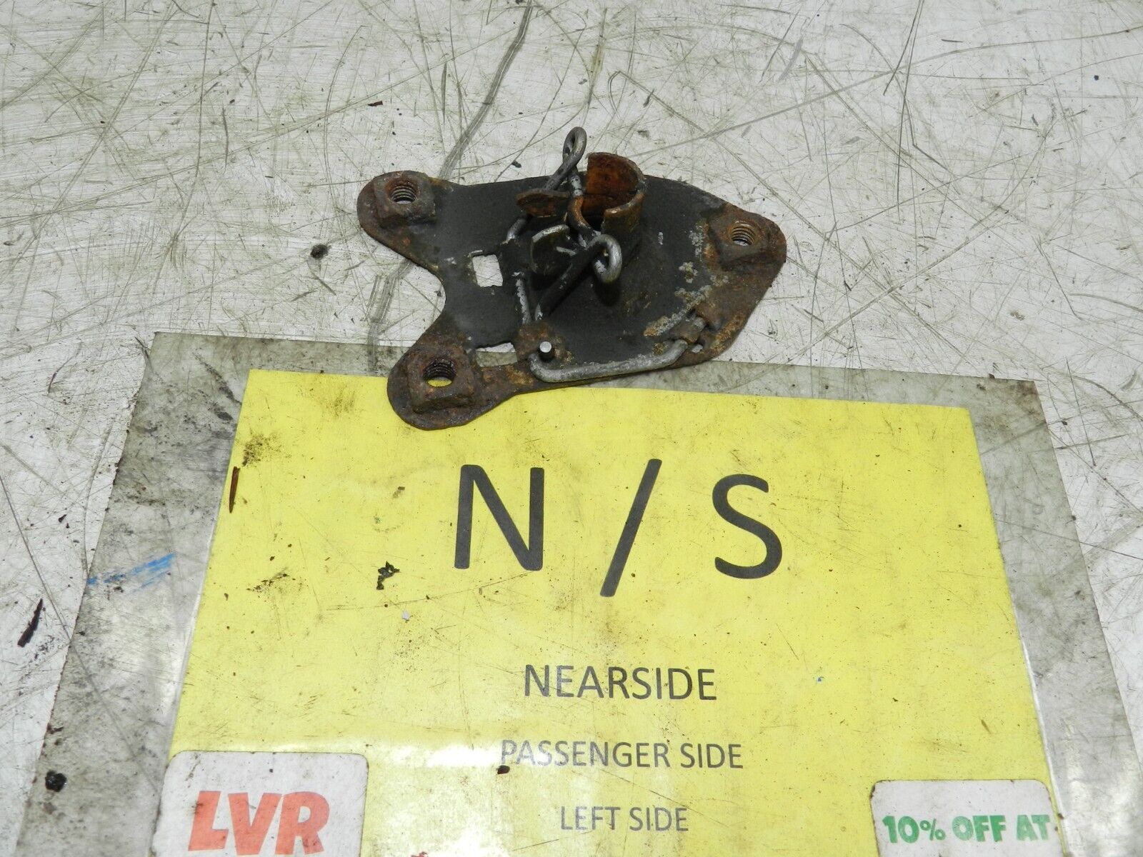 1990 VOLVO 700 740. PASSENGER SIDE BONNET RELEASE LATCH CATCH LOCK