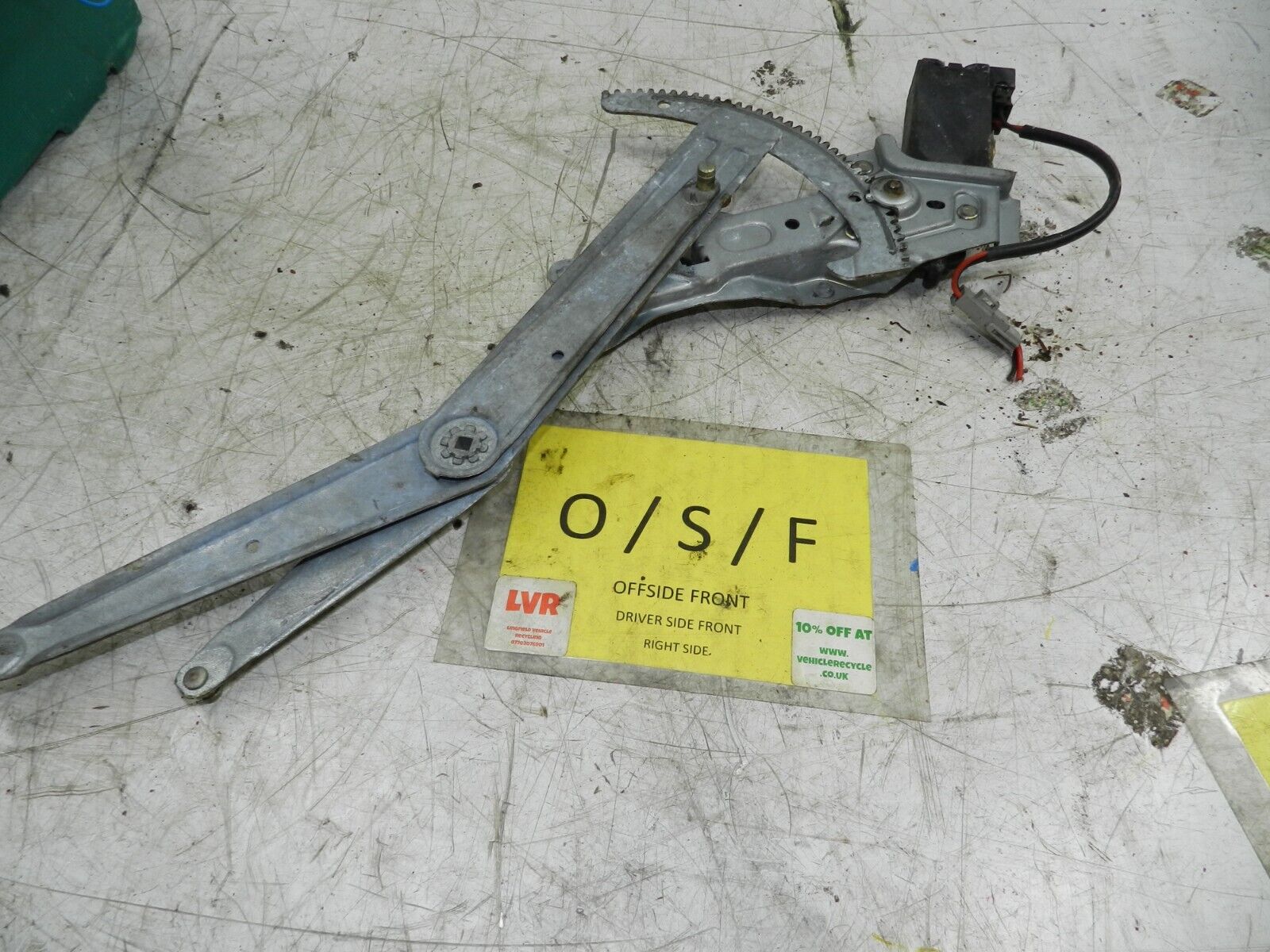 1990 VOLVO 700 740.  DRIVER SIDE FRONT WINDOW REGULATOR + MOTOR