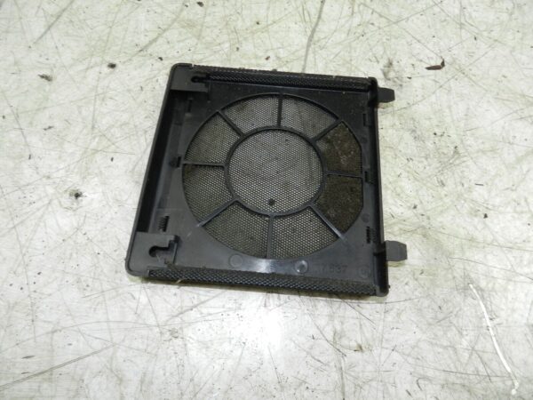 1990 VOLVO 700 740. SPEAKER GRILL - Image 2