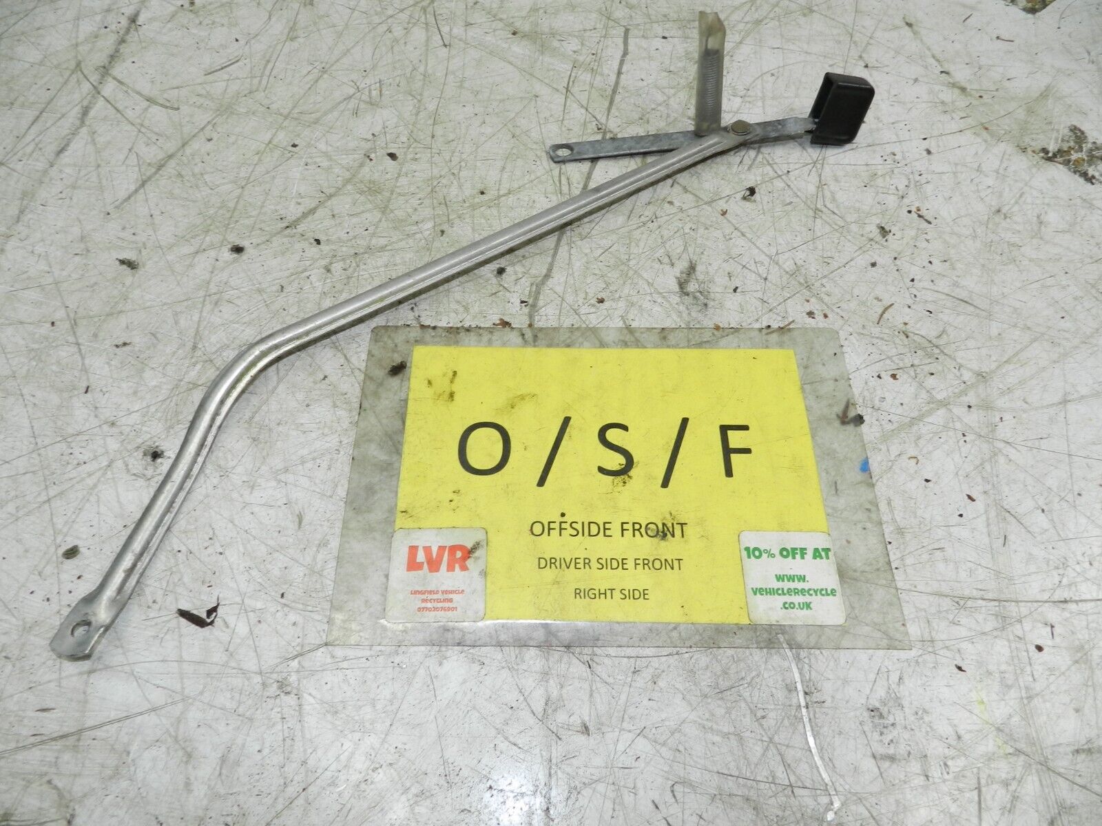 1990 VOLVO 700 740. DRIVER SIDE FRONT DOOR HANDLE LEVER