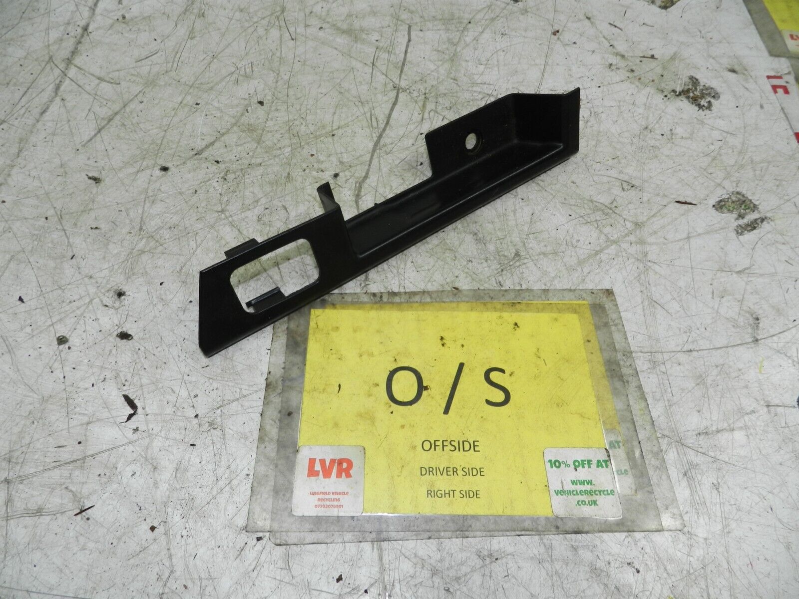 1990 VOLVO 700 740. DRIVER SIDE DOOR HANDLE FRAME