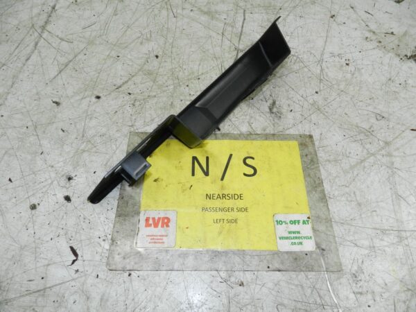 1990 VOLVO 700 740. PASSENGER SIDE DOOR HANDLE FRAME
