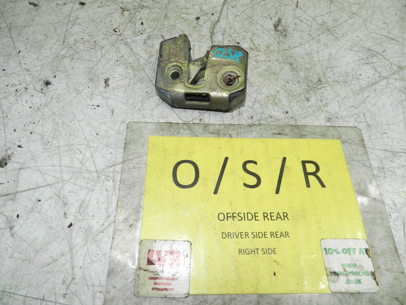 1990 VOLVO 700 740. DRIVER SIDE FRONT DOOR LOCK CATCH