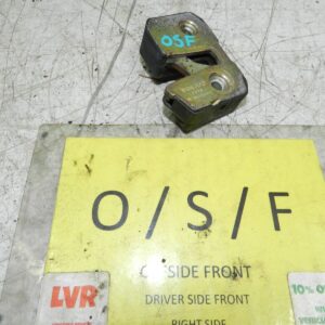 1990 VOLVO 700 740. DRIVER SIDE FRONT DOOR LOCK LATCH CATCH