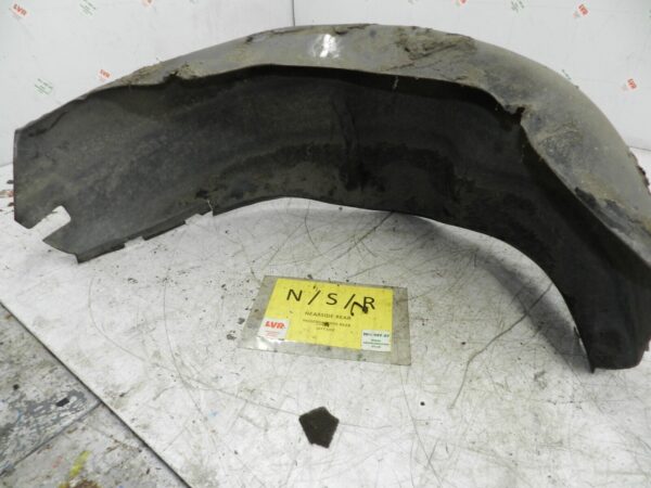 1990 VOLVO 700 740. PASSENGER SIDE REAR WHEEL ARCH LINER - Image 3