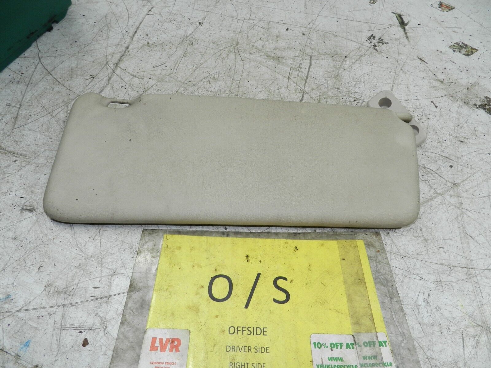 1990 VOLVO 700 740. DRIVER SIDE SUN VISOR