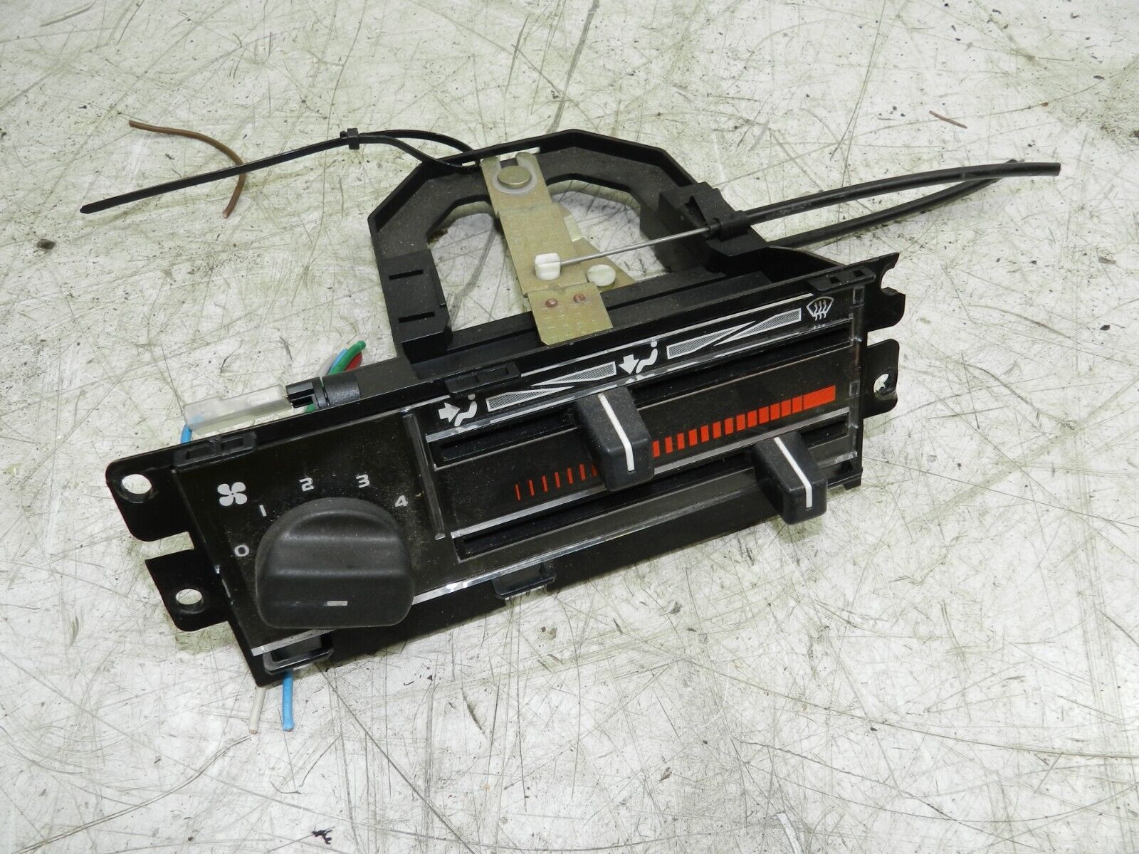 1990 VOLVO 700 740. HEATER CONTROLS