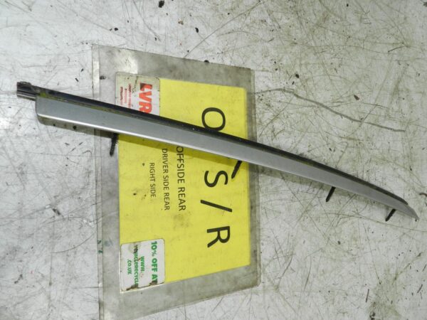 1990 VOLVO 700 740. DRIVER SIDE REAR WINDOW TRIM SILVER - Image 2