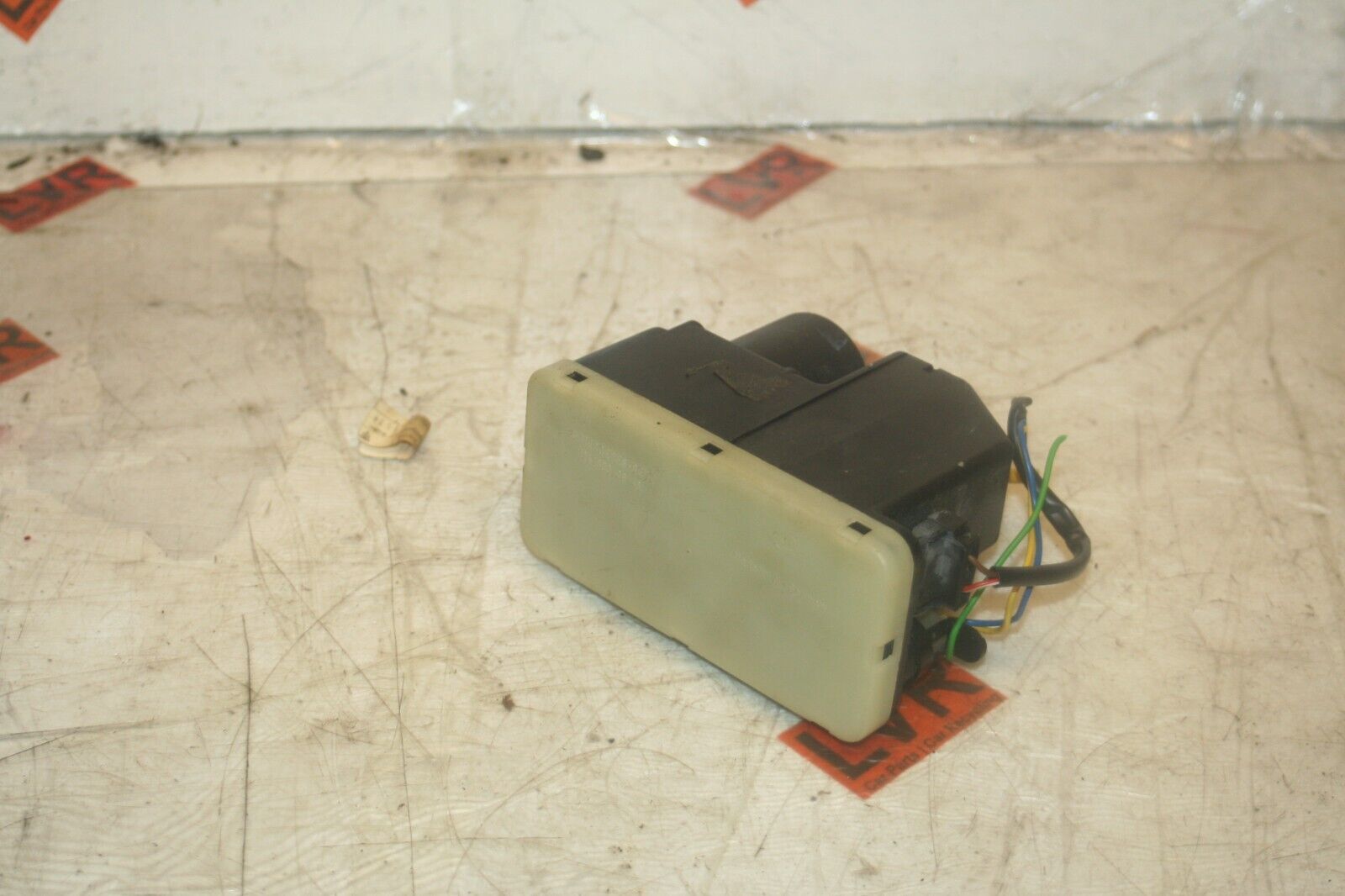 1989 MERCEDES 300E W124. CONTROL LOCKING PUMP MOTOR ECU
