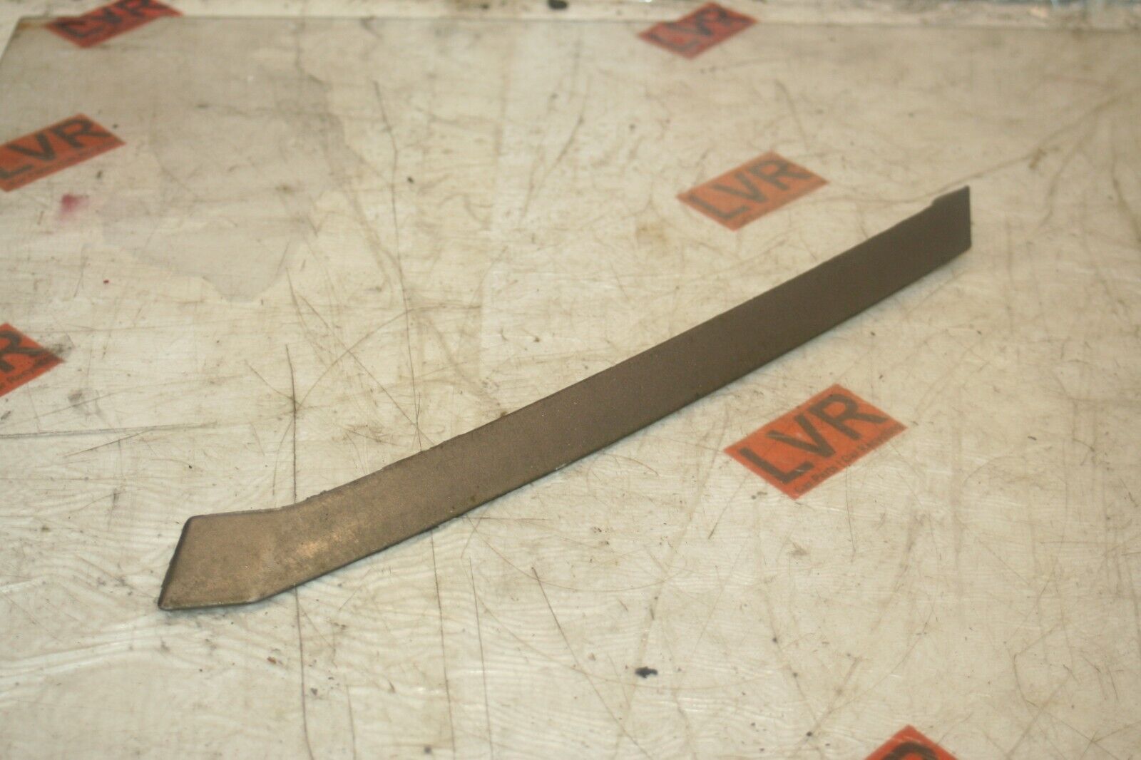 1989 MERCEDES 300E W124. DRIVER SIDE REAR QUARTER TRIM