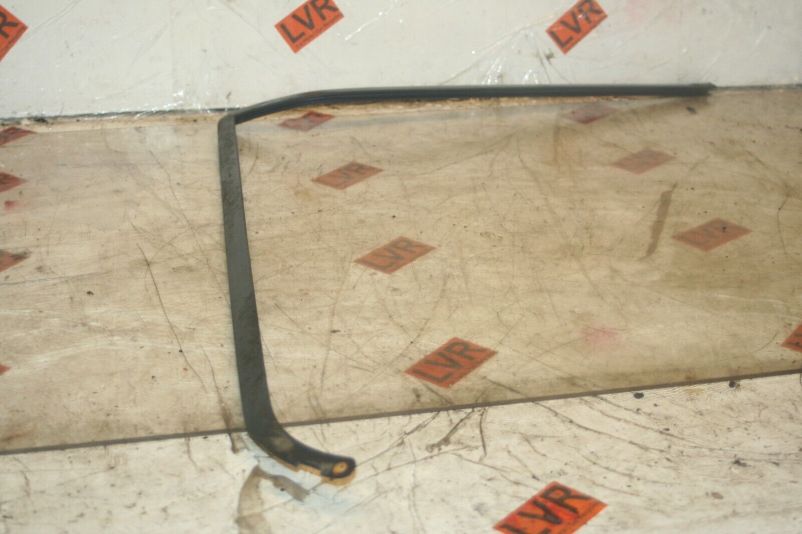 1989 MERCEDES 300E W124. REAR WIND SCREEN SURROUND FRAME