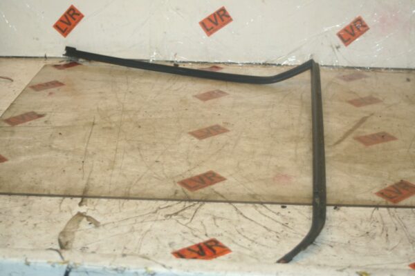 1989 MERCEDES 300E W124. REAR WIND SCREEN SURROUND FRAME - Image 2