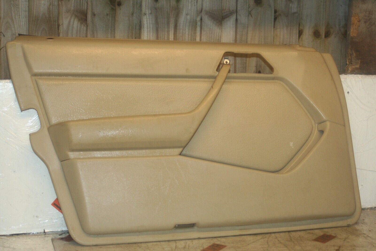 1989 MERCEDES 300E W124. PASSENGER SIDE FRONT DOOR CARD