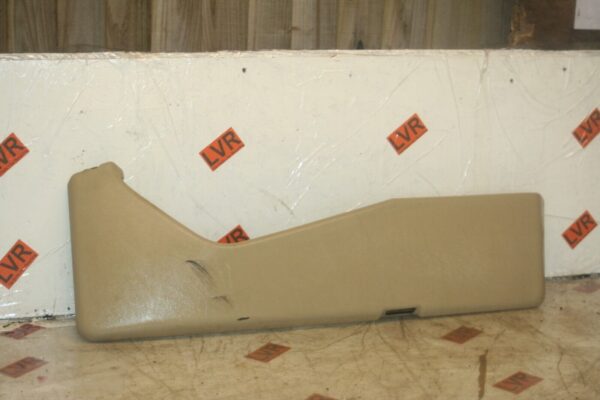 1989 MERCEDES 300E W124. DRIVER SIDE FRONT DOOR CARD LOWER