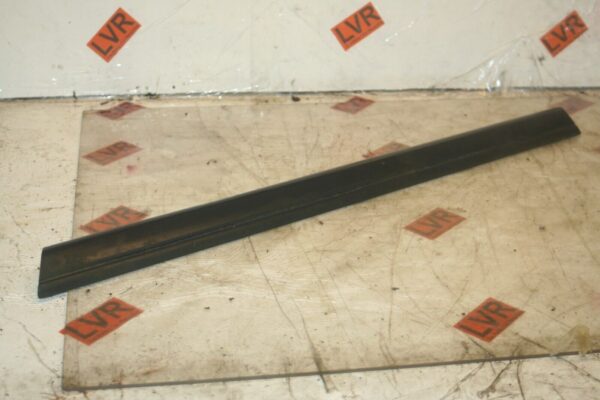 1989 MERCEDES 300E W124. PASSENGER SIDE REAR DOOR TRIM