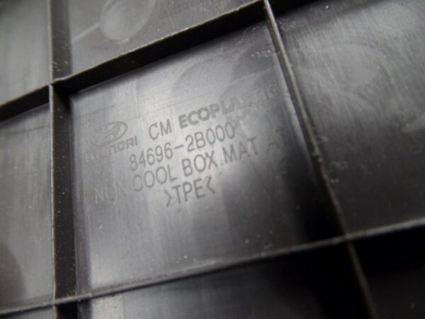 2010 MK2 Hyundai Santa Fe - Storage compartment rubber insert - Image 3
