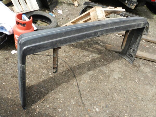 1990 VOLVO 700 740. FRONT BUMPER
