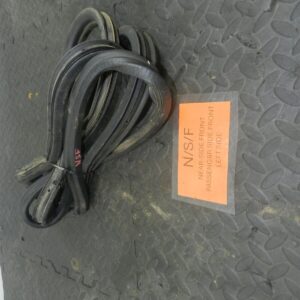 154 2004 LAND ROVER DISCOVERY 2 TD5. PASSENGER SIDE FRONT DOOR RUBBER SEAL