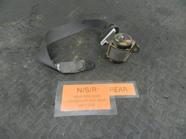 154 2004 LAND ROVER DISCOVERY 2 TD5. PASSENGER SIDE REAR SEAT BELT 3rd ROW