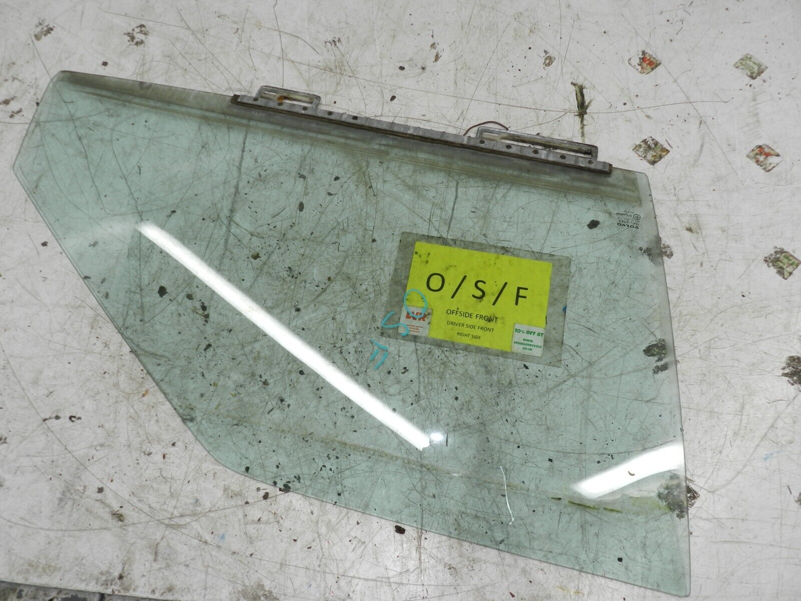 1990 VOLVO 700 740. DRIVER SIDE FRONT WINDOW GLASS