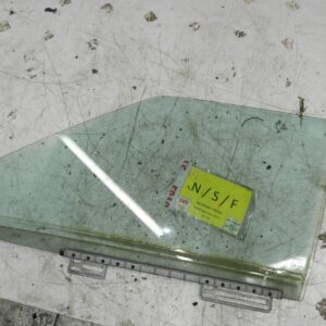 1990 VOLVO 700 740. PASSENGER SIDE FRONT WINDOW GLASS