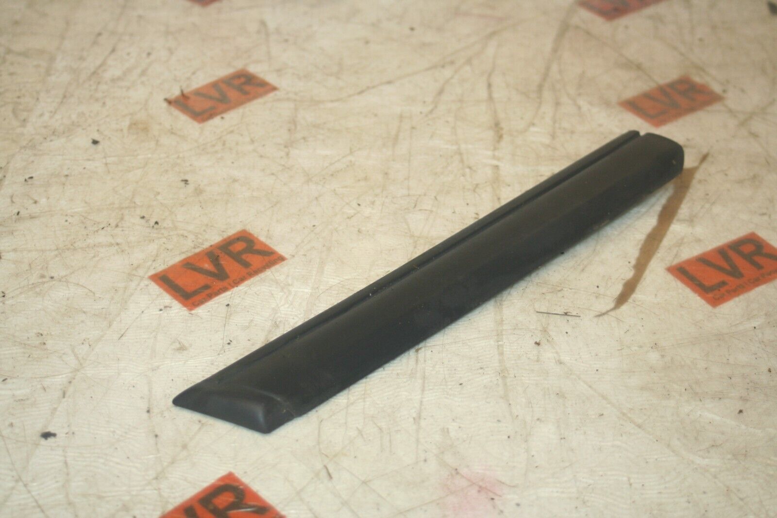 1989 MERCEDES 300E W124. PASSENGER SIDE FRONT WING TRIM