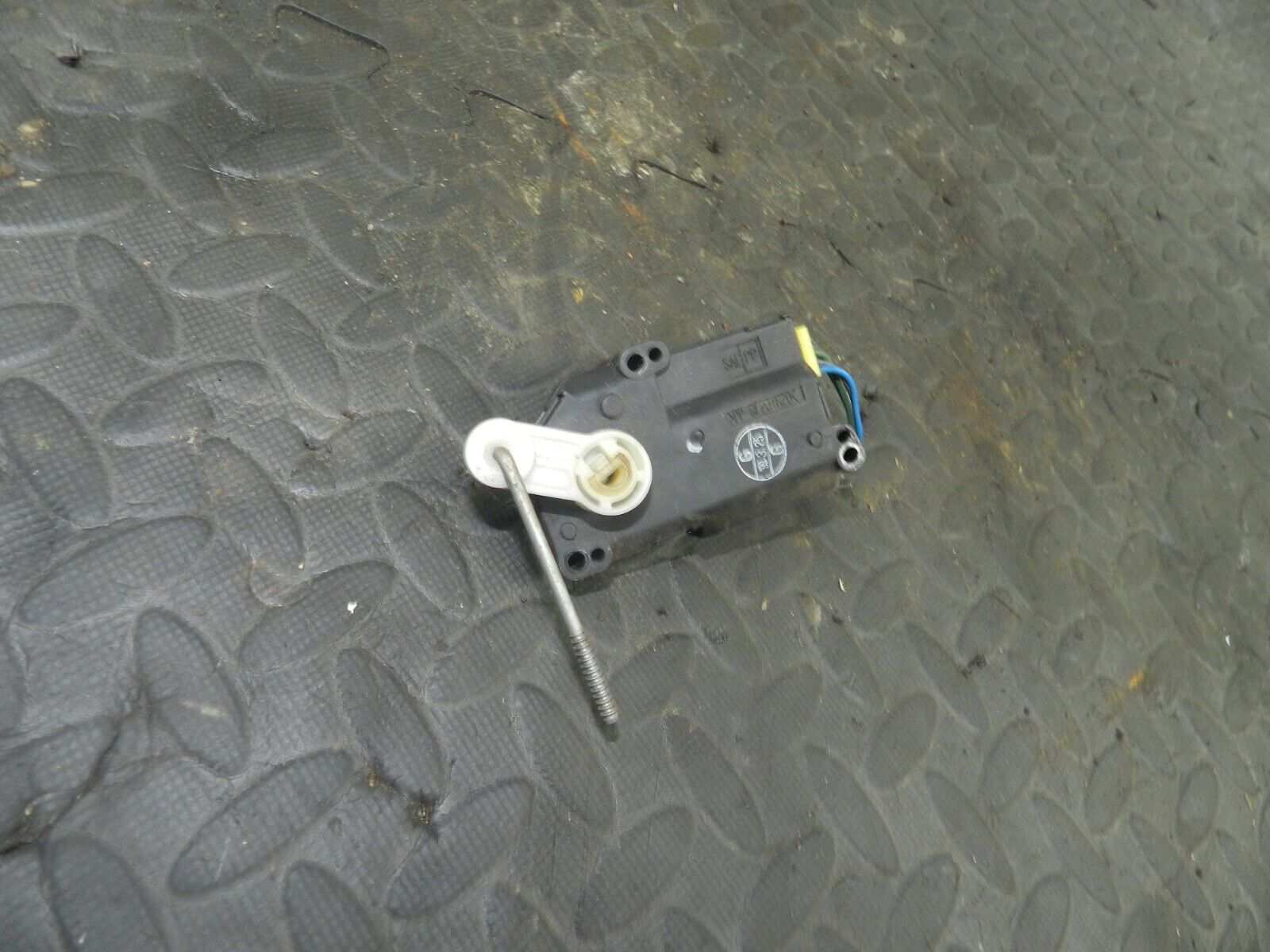 154 2004 LAND ROVER DISCOVERY 2 TD5. HEATER CONTROL FLAP ACTUATOR