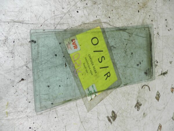 1990 VOLVO 700 740. DRIVER SIDE REAR QUARTER WINDOW GLASS - Image 2