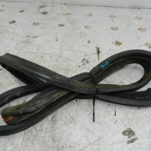 1990 VOLVO 700 740. BOOT LID TAIL GATE DOOR SEAL