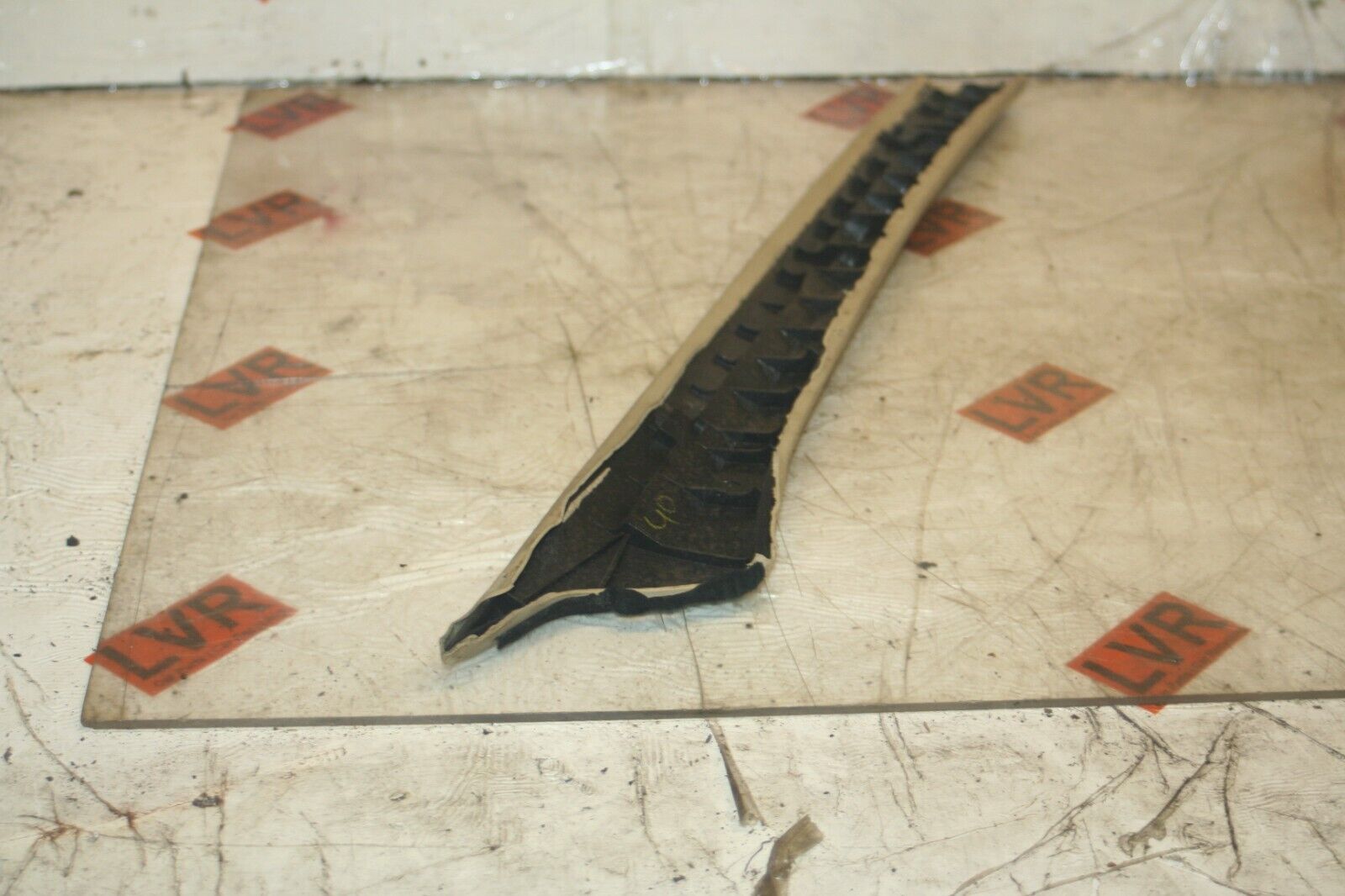 1989 MERCEDES 300E W124. PASSENGER SIDE A PILLAR TRIM - Image 2