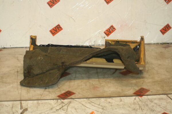1989 MERCEDES 300E W124. PASSENGER SIDE LOWER DASHBOARD TRIM - Image 2