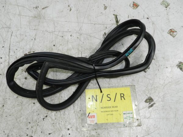 1990 VOLVO 700 740. PASSENGER SIDE REAR DOOR RUBBER SEAL - Image 2
