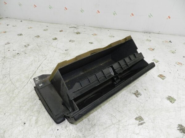 1990 VOLVO 700 740. GLOVE BOX - Image 3