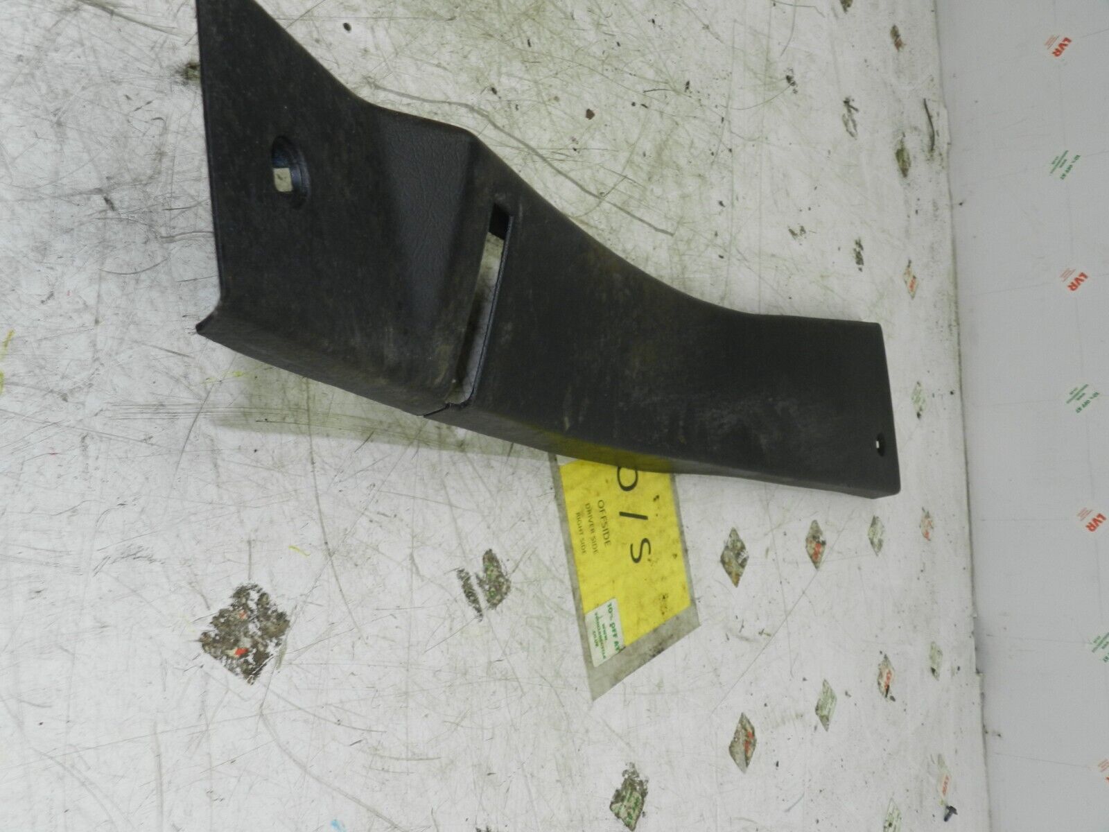 1990 VOLVO 700 740. DRIVER SIDE B PILLAR TRIM