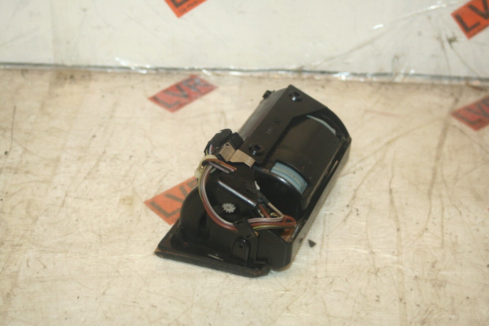 1989 MERCEDES 300E W124. ASHTRAY 12V SOCKET WOODEN TRIM - Image 2