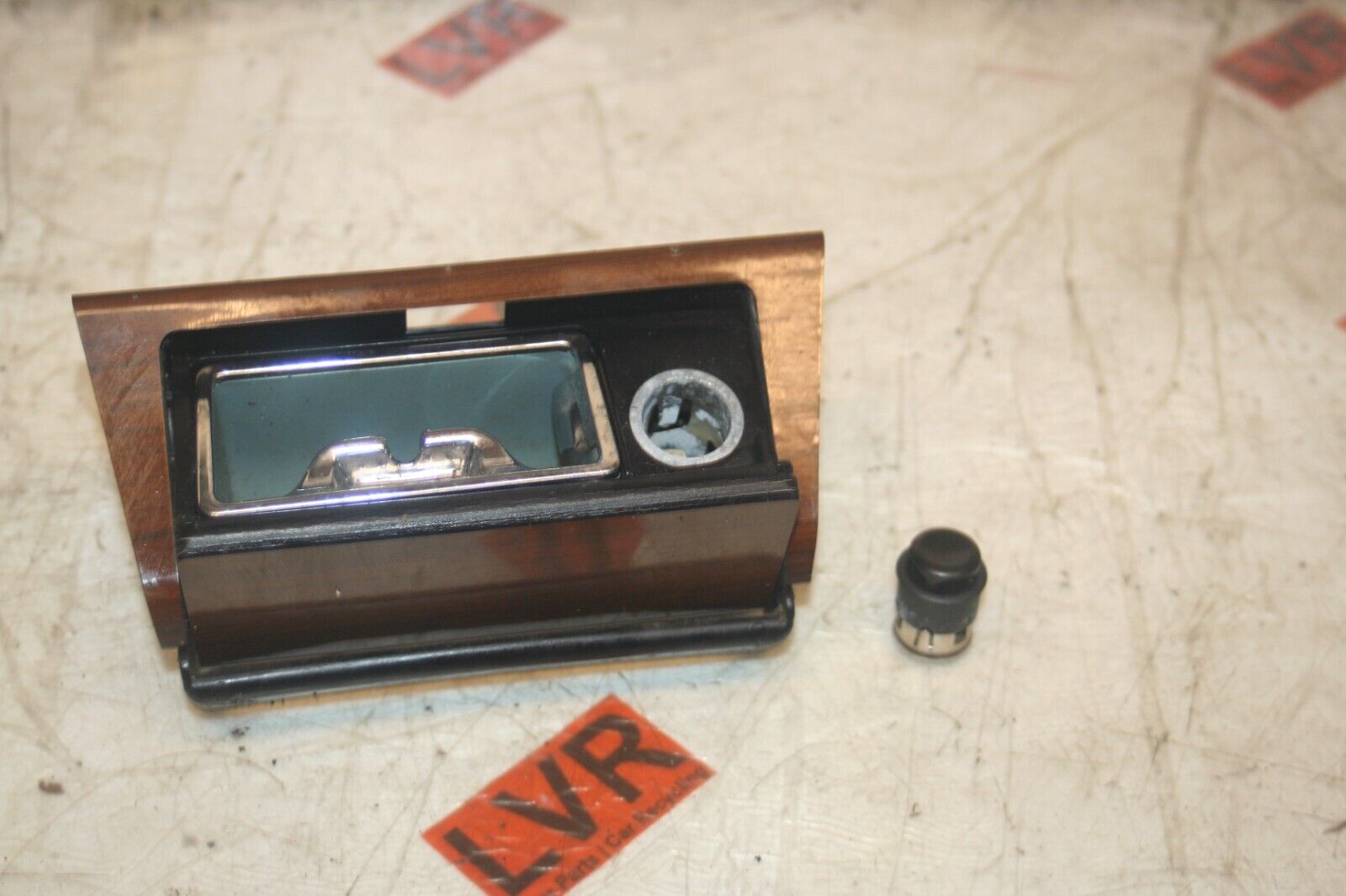 1989 MERCEDES 300E W124. ASHTRAY 12V SOCKET WOODEN TRIM - Image 4