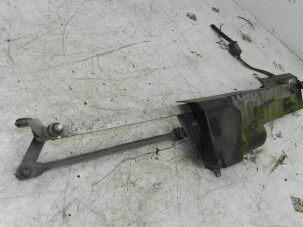 1990 VOLVO 700 740. FRONT WIPER MOTOR AND LINKAGE - Image 2