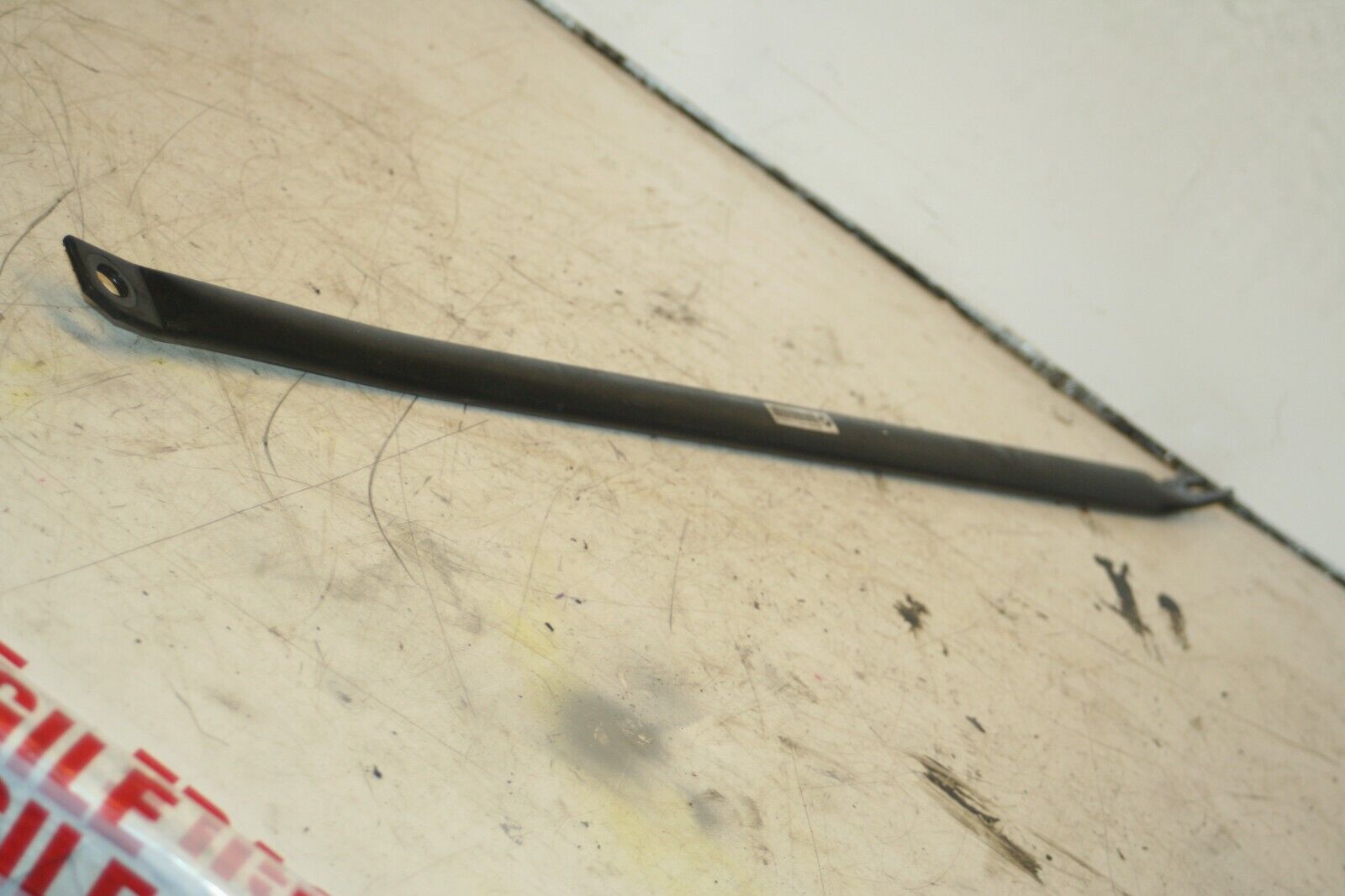 (95) 2010 BMW 1 SERIES E82. STRUT BRACE BAR