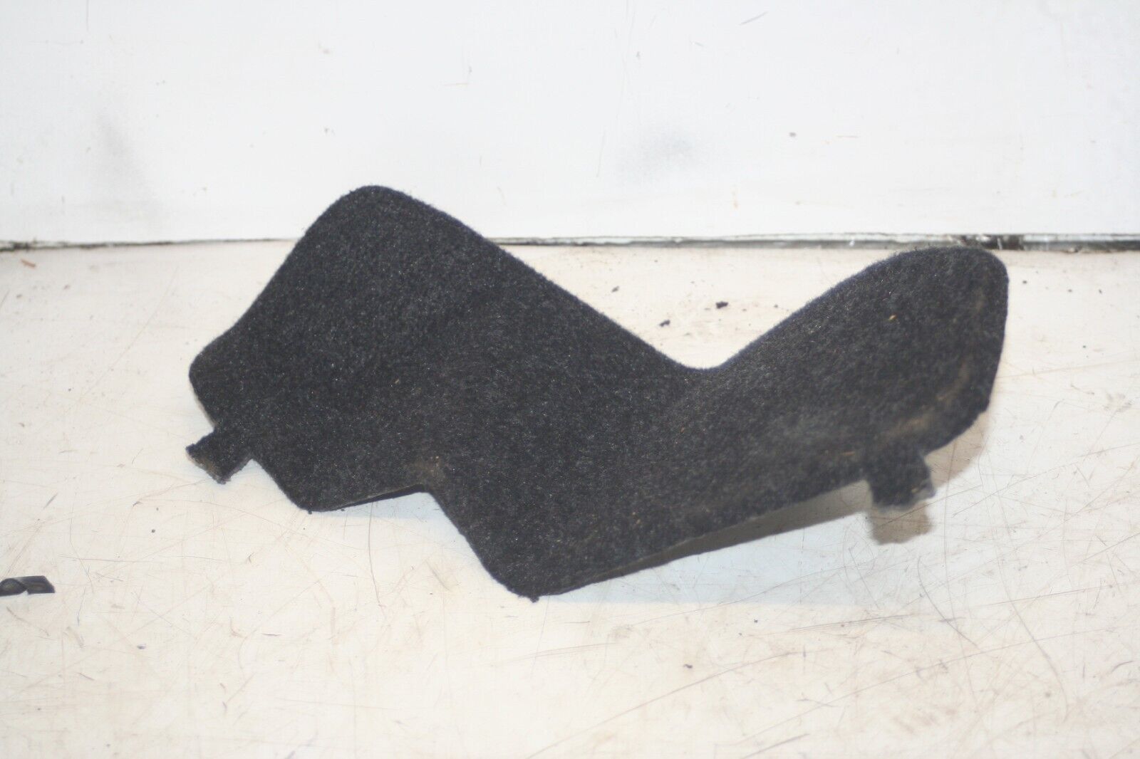 (95) 2010 BMW 1 SERIES E82. BOOT CARPET COVER TRIM - Image 2