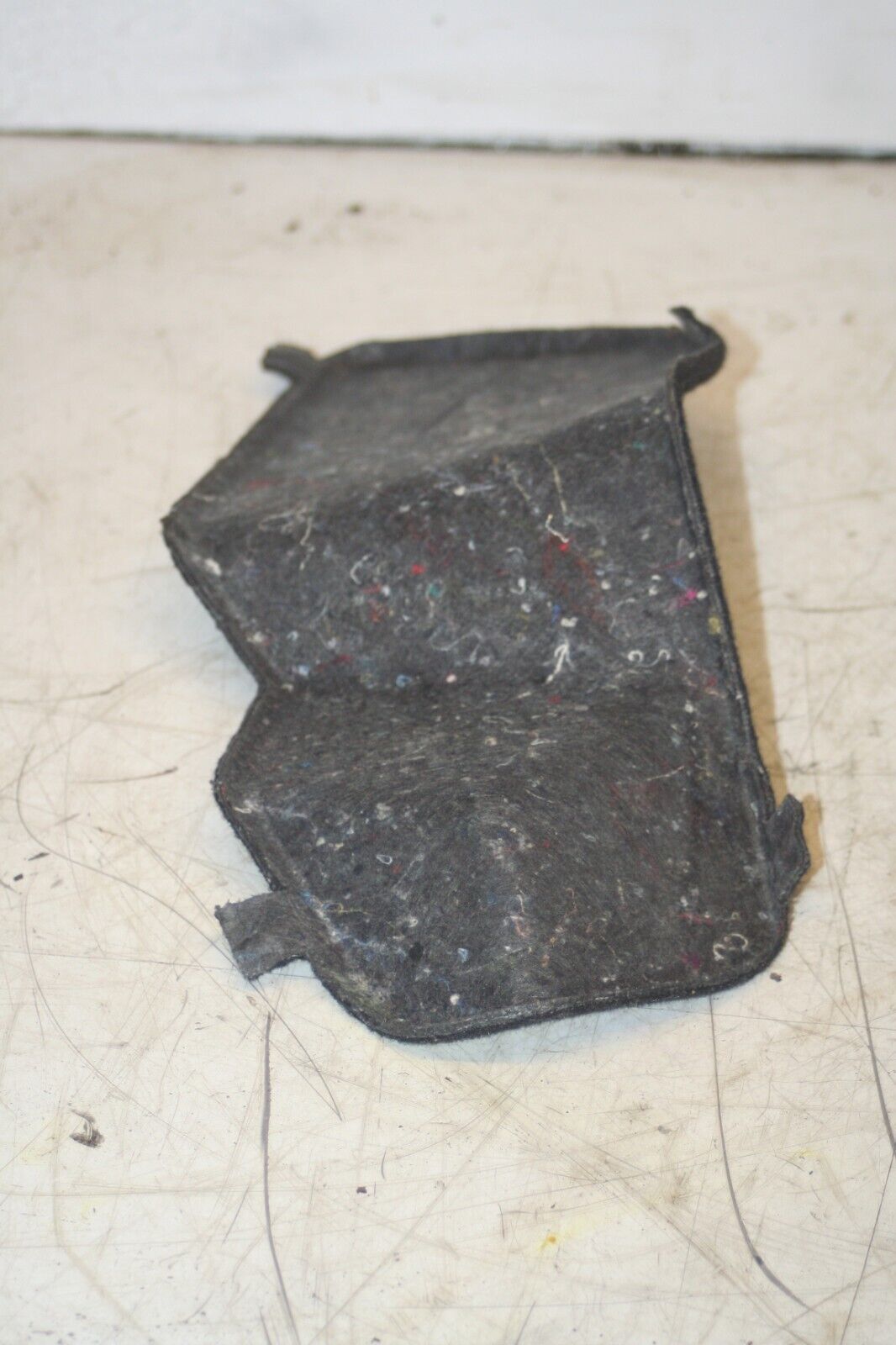 (95) 2010 BMW 1 SERIES E82. BOOT CARPET COVER TRIM - Image 3