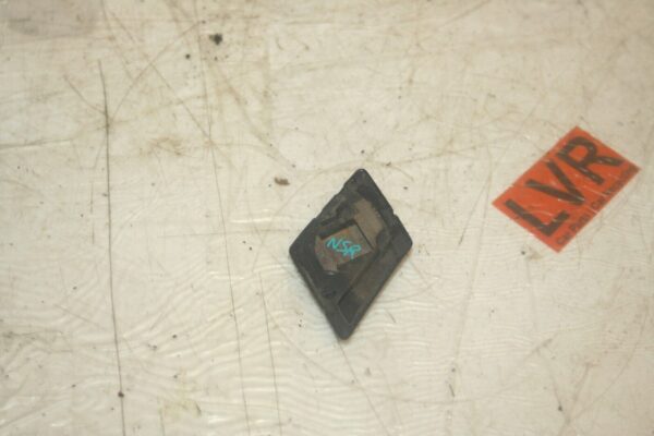 1989 MERCEDES 300E W124. PASSENGER SIDE REAR QUARTER TRIM - Image 2